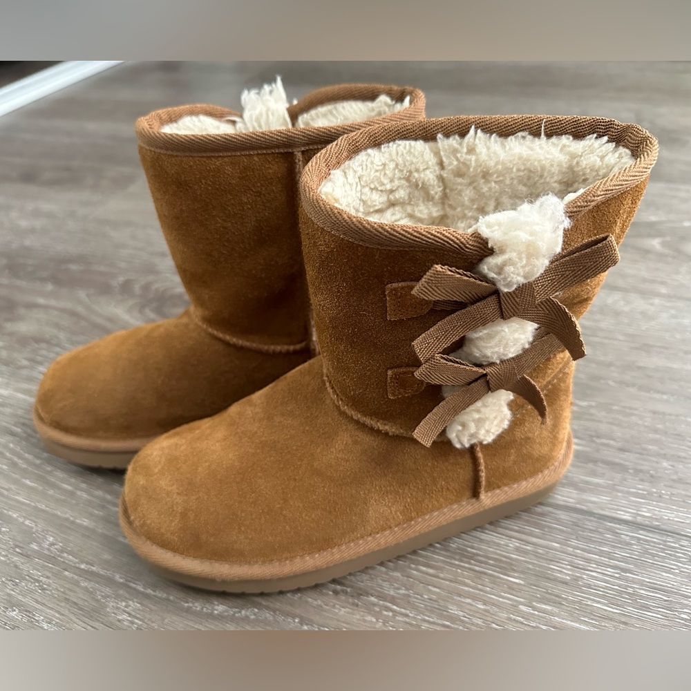 Koolaburra by UGG Victoria Short Boots size 3